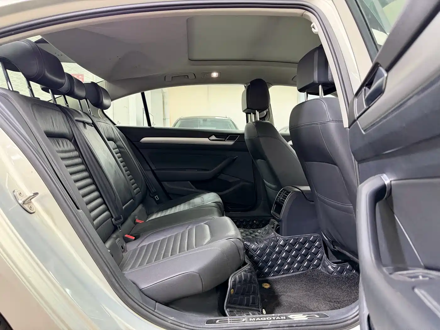 Volkswagen Magotan 2017 330TSI DSG Leading фото 10