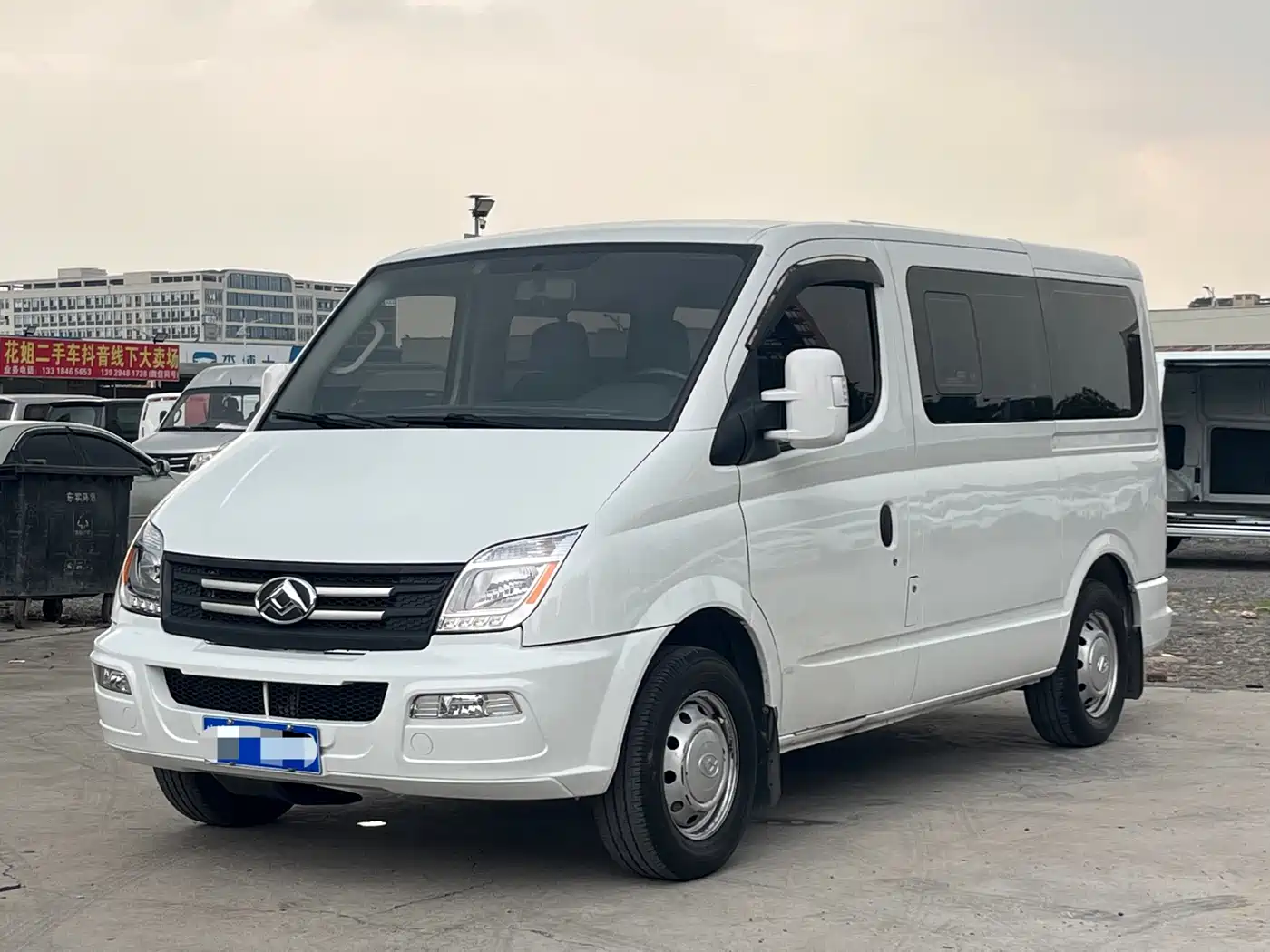 SAIC Maxus Xintu V80 2023 2.0T PLUS Manual Urban Edition Short Wheelbase Ultra-low Roof 7/8/9-seater
