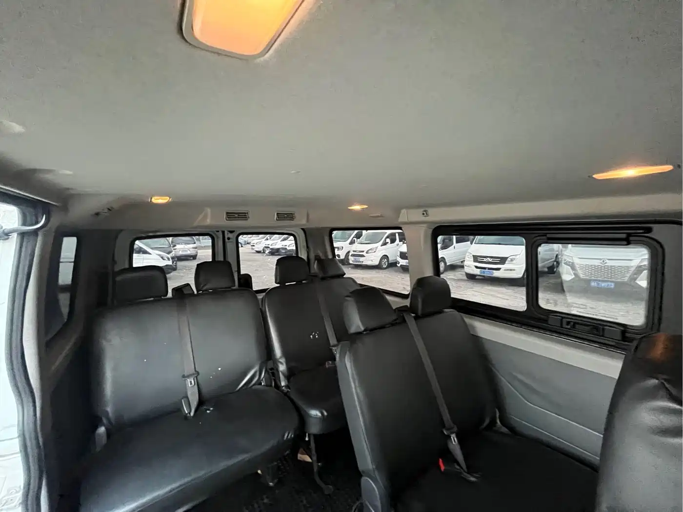 SAIC Maxus Xintu V80 2023 2.0T PLUS Manual Urban Edition Short Wheelbase Ultra-low Roof 7/8/9-seater фото 12