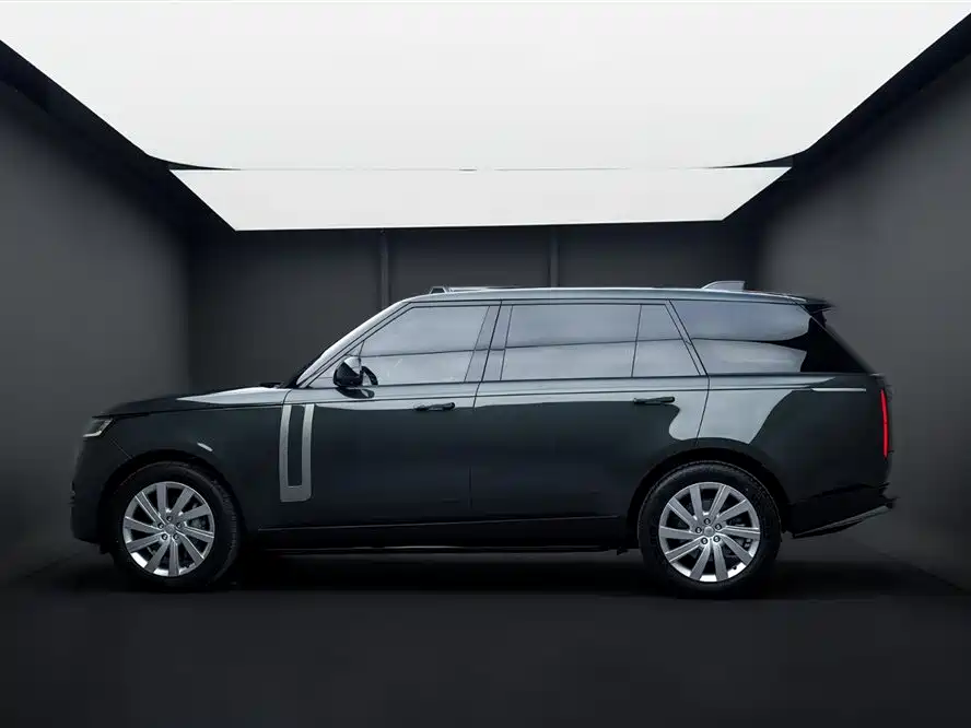 Land Rover Range Rover 2023 3.0 L6 400PS Golden Age 7-Seater Long Wheelbase фото 3