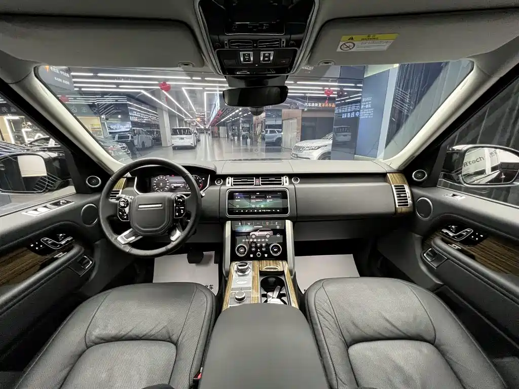 Land Rover Range Rover 2020 3.0 L6 Heritage Extended Edition фото 13