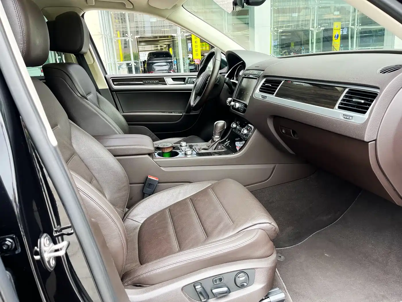 Volkswagen Touareg 2016 3.0TSI High Configuration фото 10