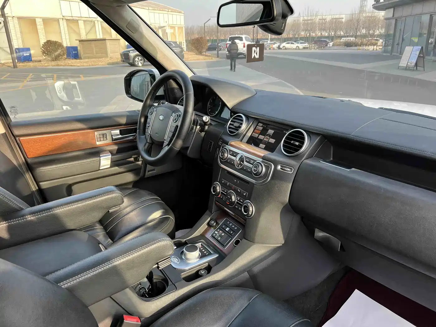 Land Rover Discovery 2016 3.0 SC Gloss Black Collector's Edition HSE фото 12