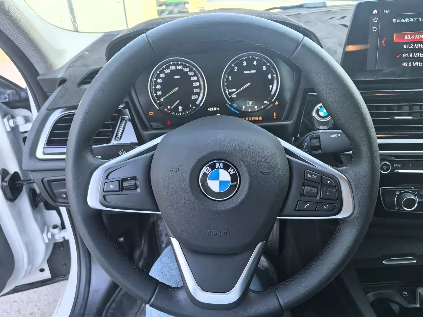 BMW 1 Series 2023 120i M Sport фото 17