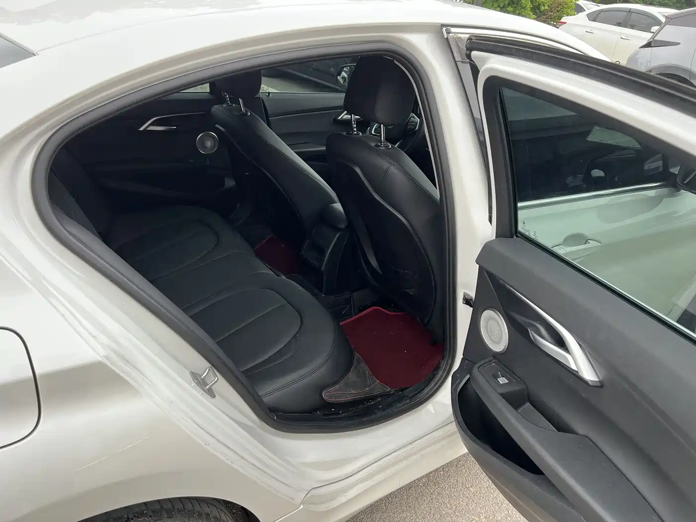 BMW 1 Series 2023 120i M Sport фото 12