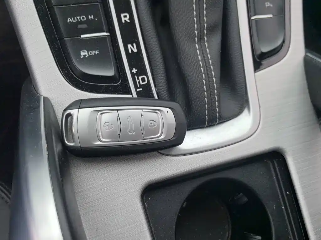 صورة 9 - Geely Atlas