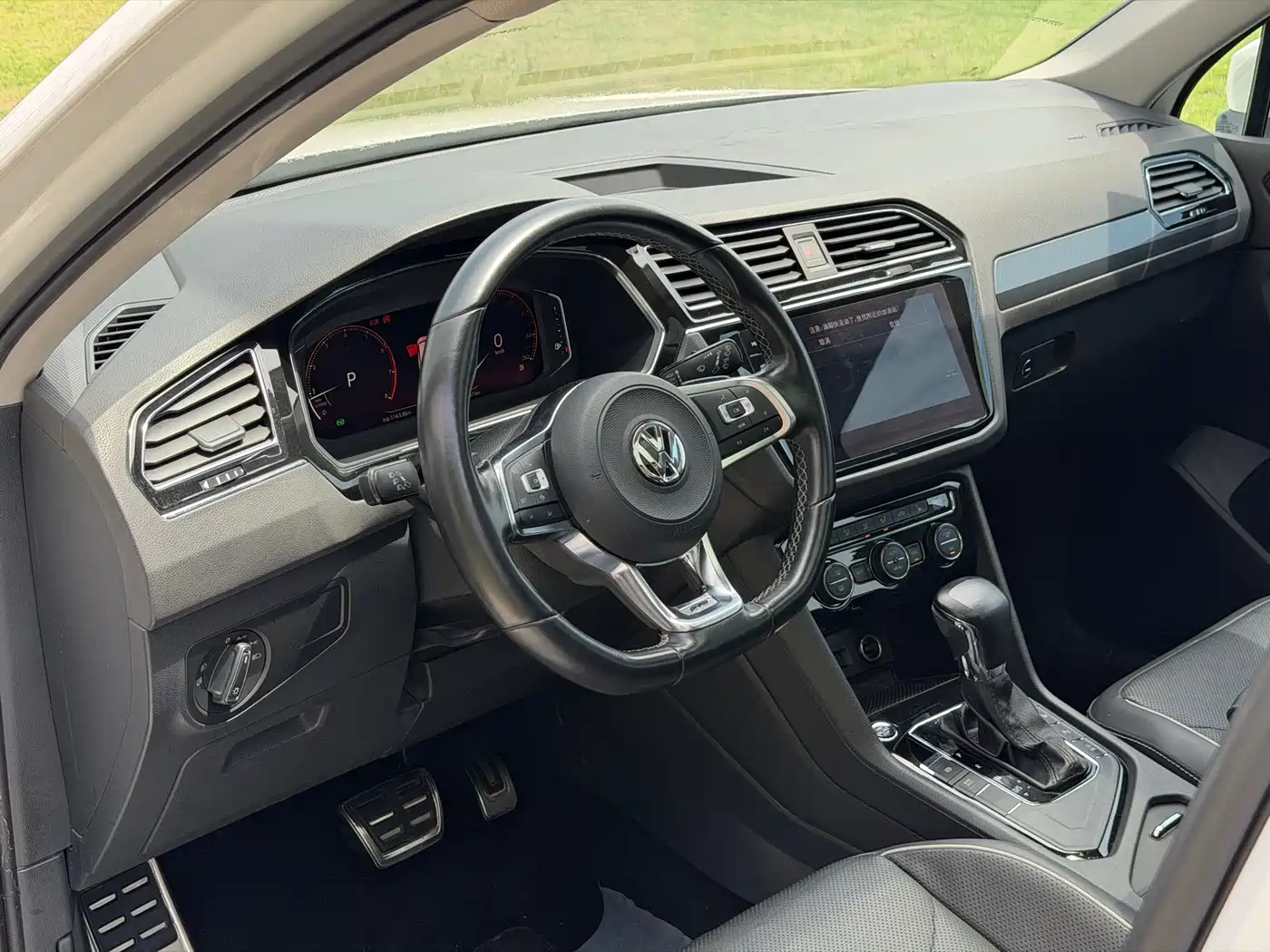 Volkswagen Tiguan L 2019 330TSI Automatic 2WD R-Line Flagship Edition China VI фото 10