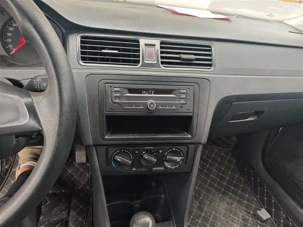 Volkswagen Santana 2016 1.6L Manual Trend Edition фото 13