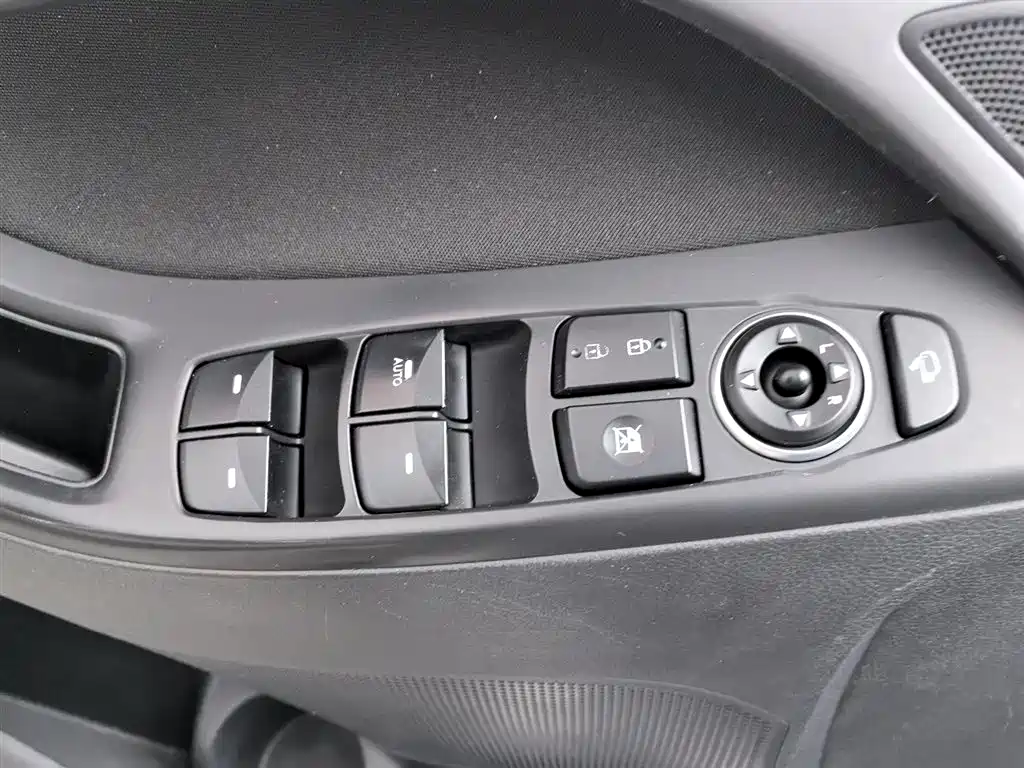 Hyundai Langdong 2016 1.6L Automatic Premium Edition фото 9