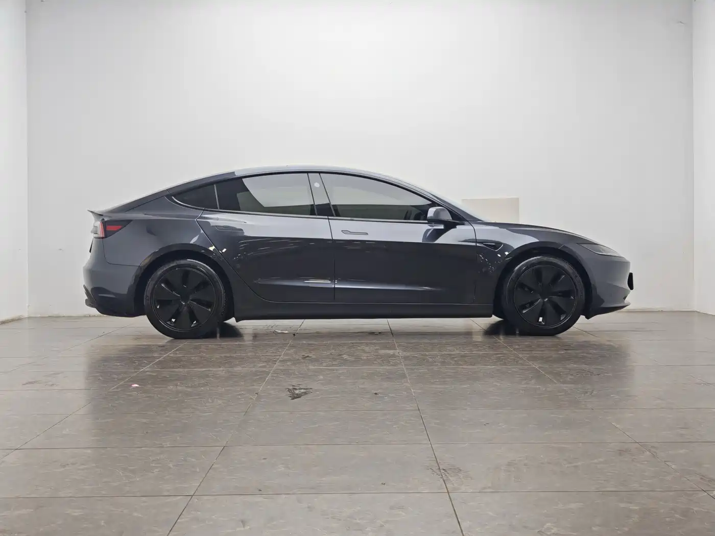 Фото 11 - Tesla Model 3