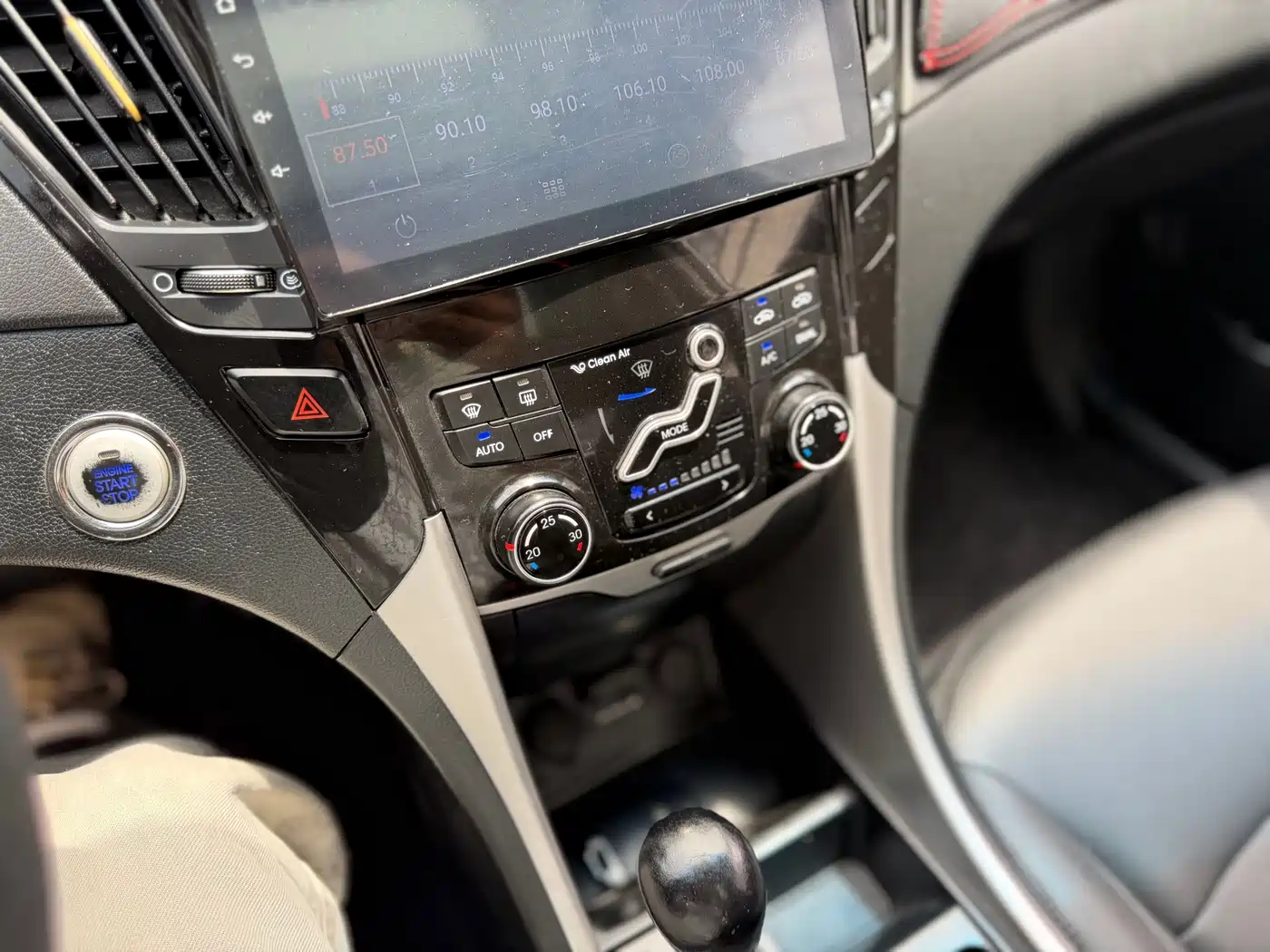 Hyundai Sonata 2011 2.0L Auto Supreme Edition фото 15