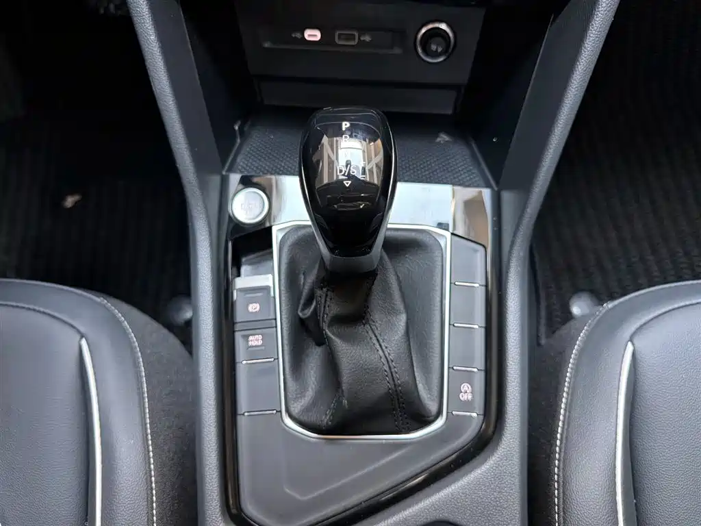 Volkswagen Tiguan L 2025 Model 300TSI Auto 2WD Dragon Edition фото 15