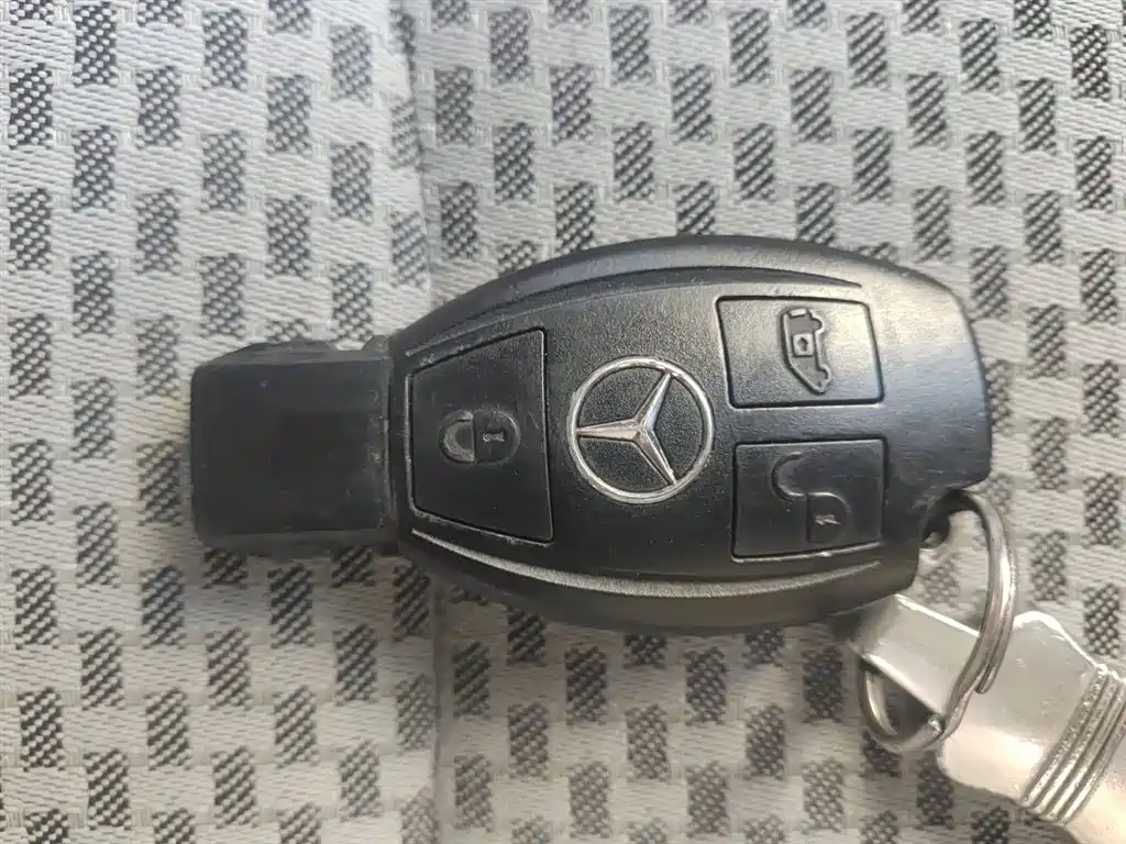 Mercedes-Benz Vito 2011 2.5L 7-Seat Executive Edition фото 12