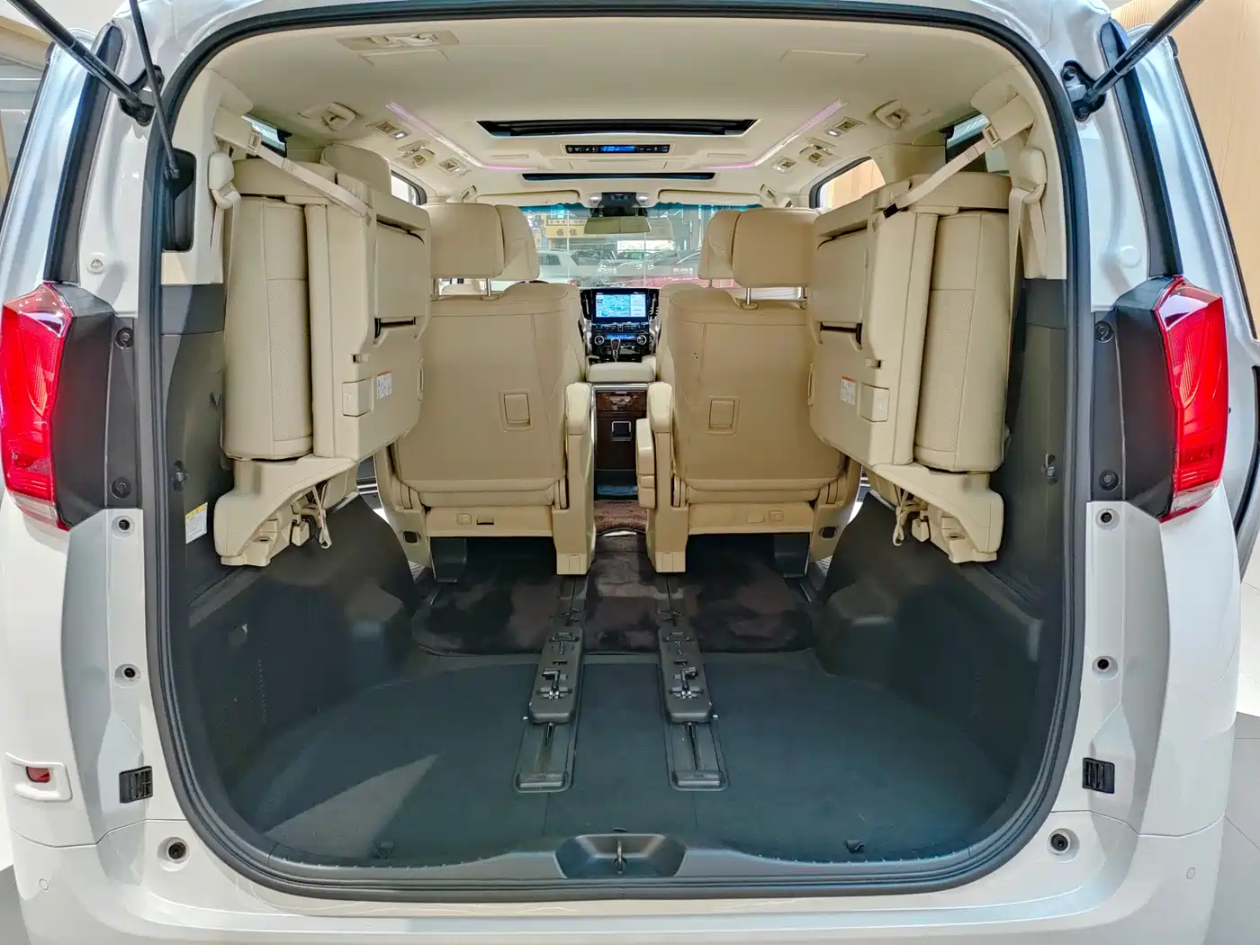 Toyota Alphard 2020 Hybrid 2.5L Luxury Edition фото 16