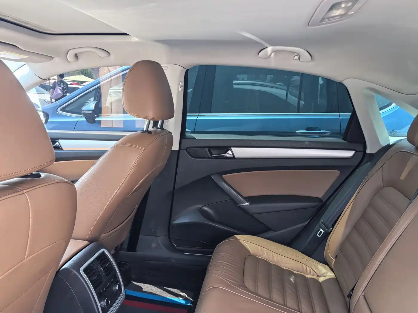 Volkswagen Passat 2014 2.0TSI DSG Executive Edition фото 10