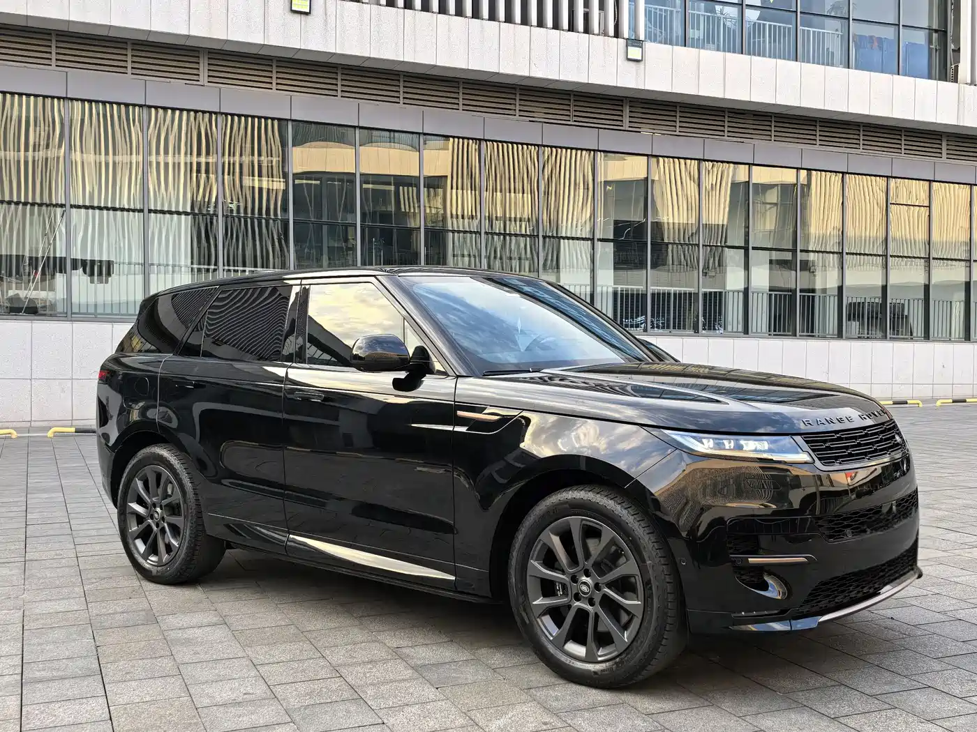 Land Rover Range Rover Sport 2023 400PS Dynamic SE фото 3