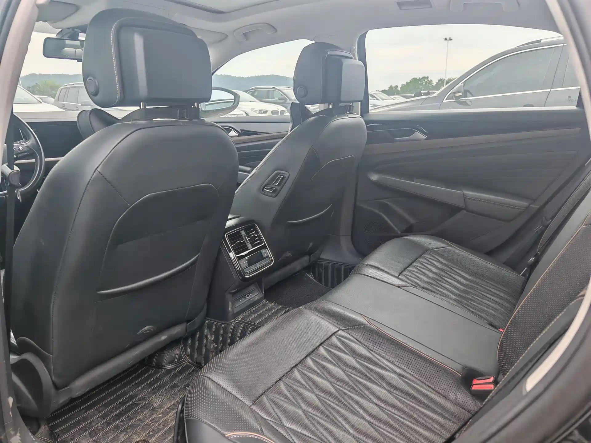 Photo 6 - Volkswagen Passat