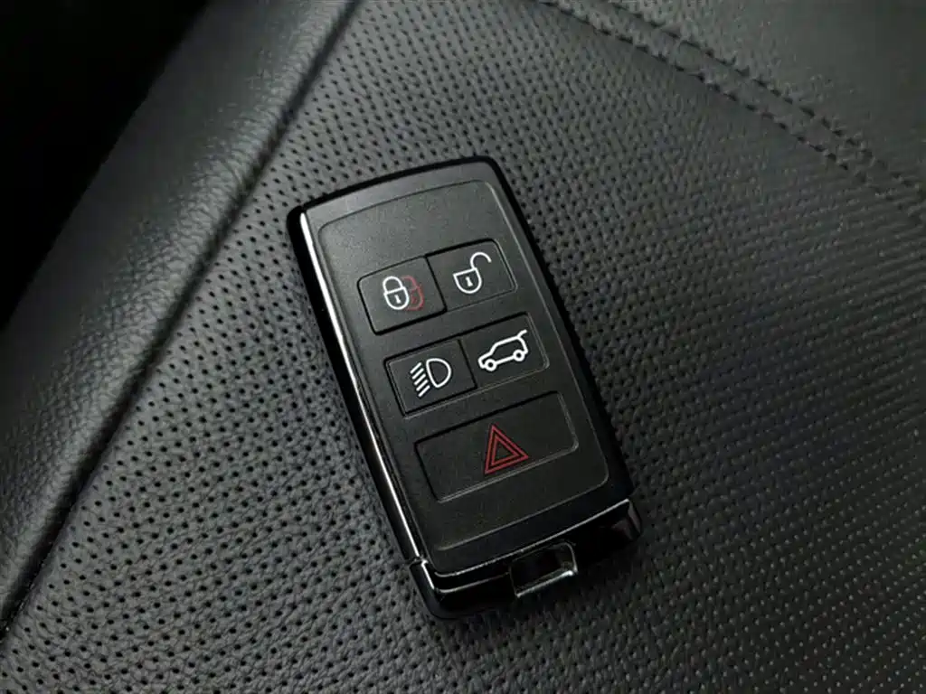 Land Rover Range Rover Velar 2024 Dynamic SE фото 27