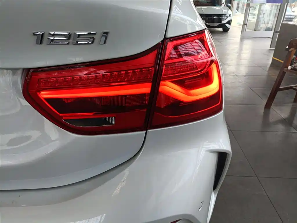 BMW 1 Series 2022 125i M Sport Shadow Edition фото 24