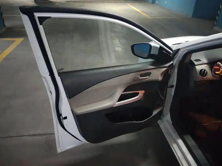 Chevrolet Sail 2015 Sail 3 1.3L Manual Ideal Edition фото 7