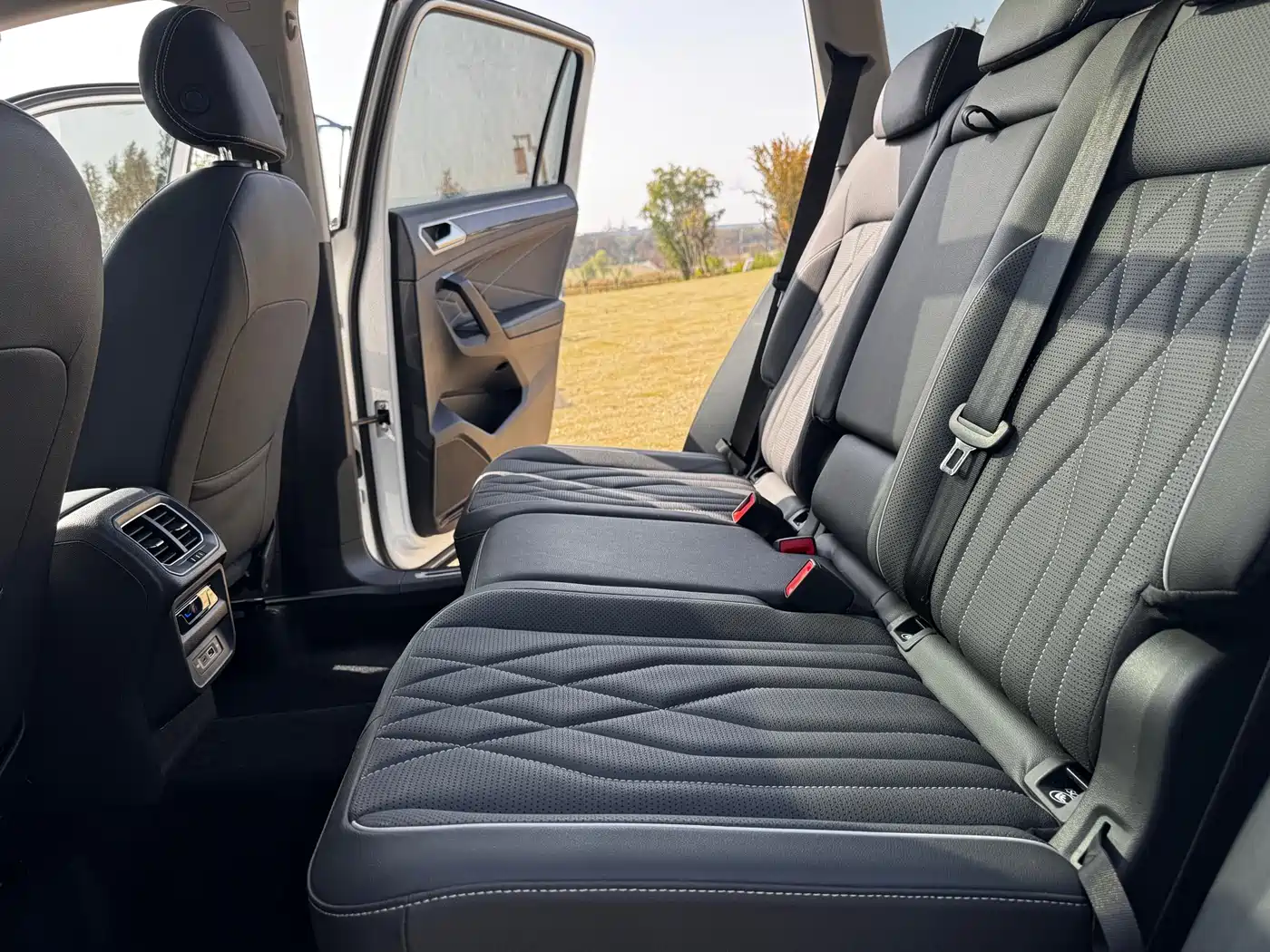 Volkswagen Tiguan L 2022 330TSI Auto 2WD R-Line Premium Edition фото 12