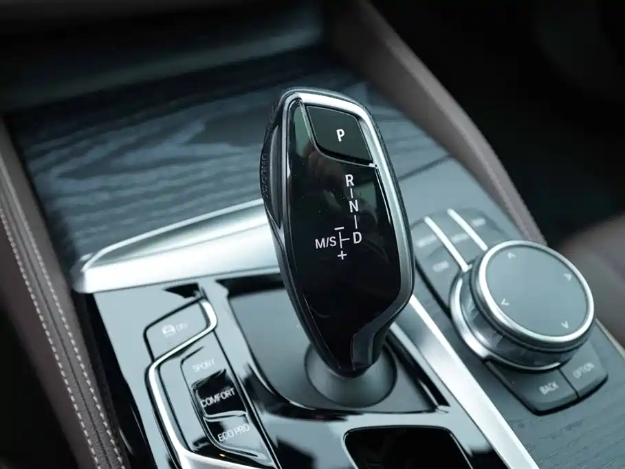 BMW 5 Series 2023 530Li Leading M Sport Package фото 3