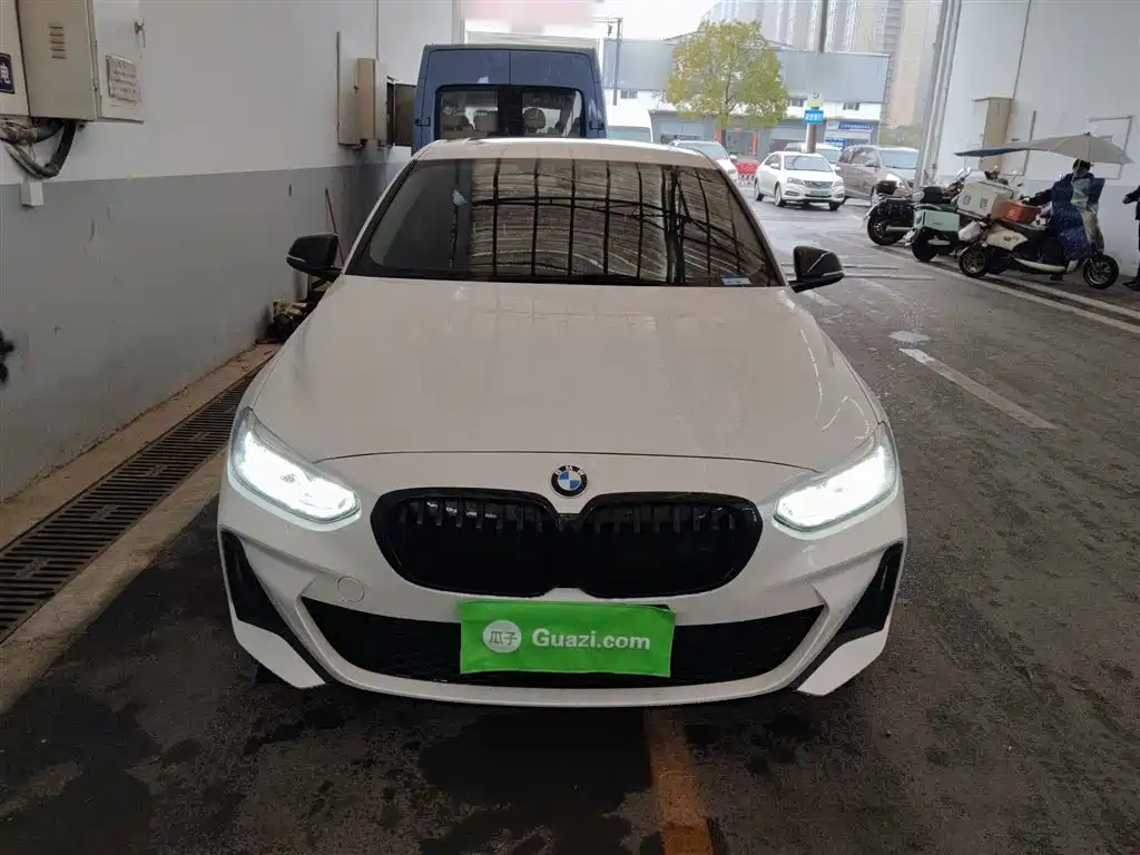 BMW 1-SERIES