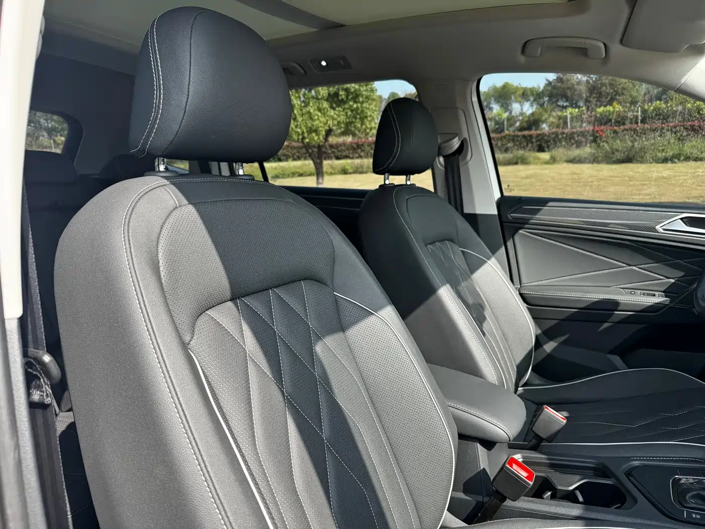 Volkswagen Tiguan L 2022 330TSI Auto 2WD R-Line Premium Edition фото 7