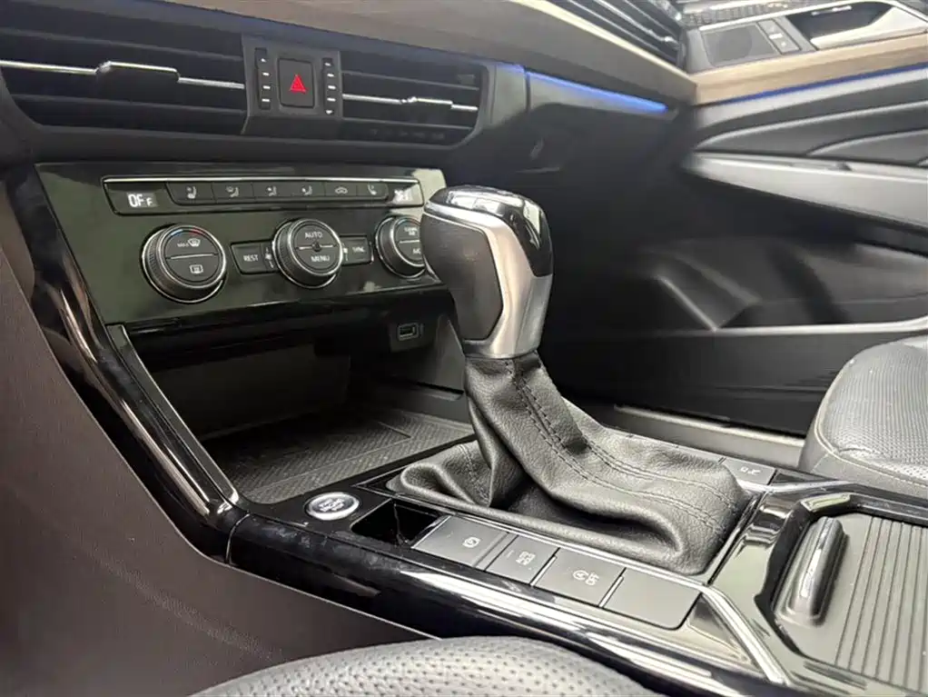 Volkswagen Passat 2019 330TSI Noble Edition China VI фото 6
