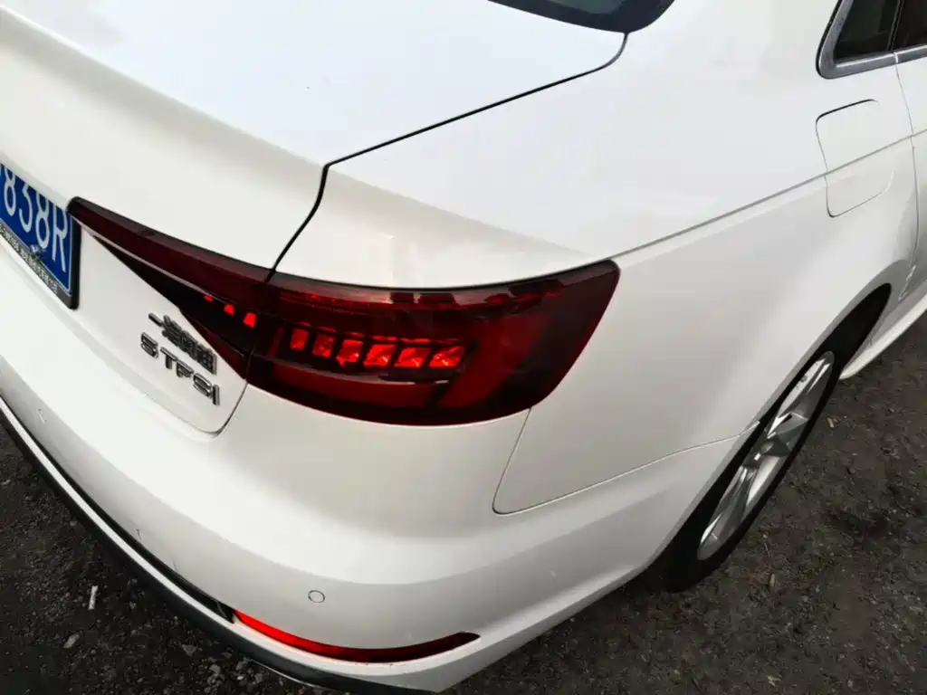Photo 8 - Audi A4L