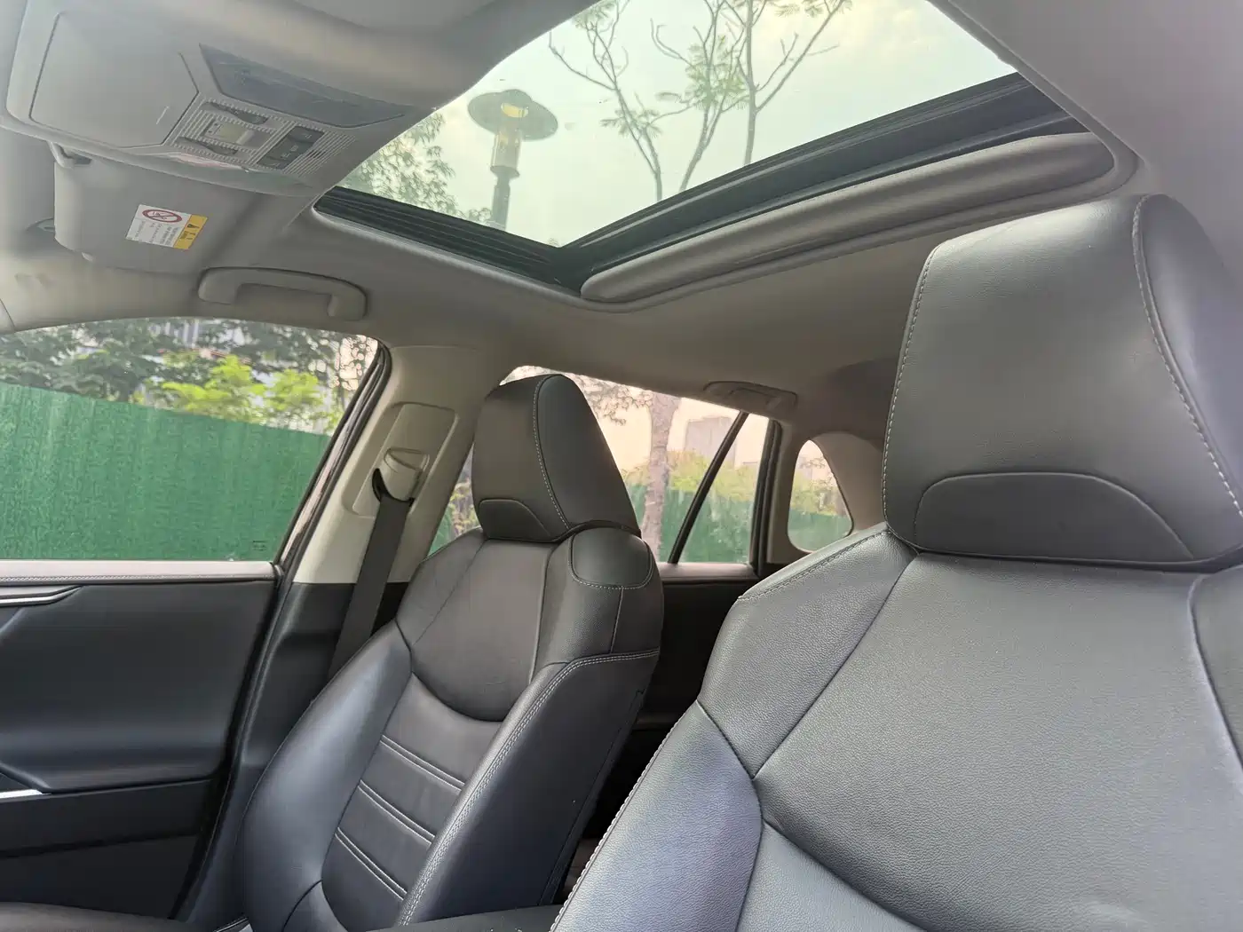 Toyota RAV4 Rongfang 2021 Hybrid 2.5L E-CVT AWD Elite PLUS Edition фото 5