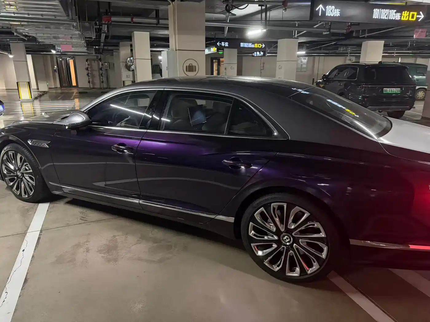Bentley Flying Spur 2024 4.0T V8 Mulliner фото 13
