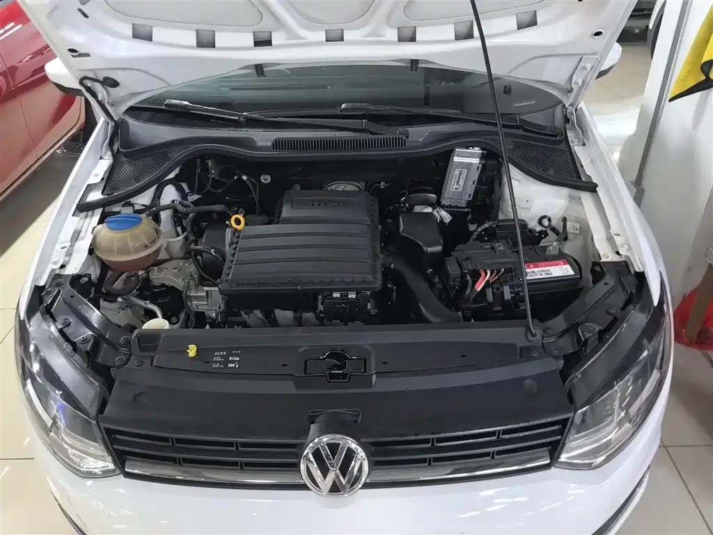Volkswagen Polo 2014 1.6L Automatic Comfort Edition фото 16