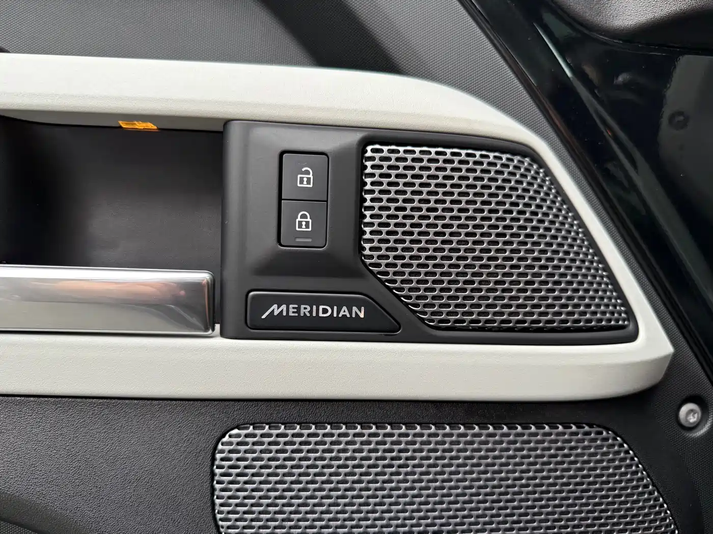 Land Rover Defender 2023 Facelift 110 3.0T P400 X-DYNAMIC HSE фото 13