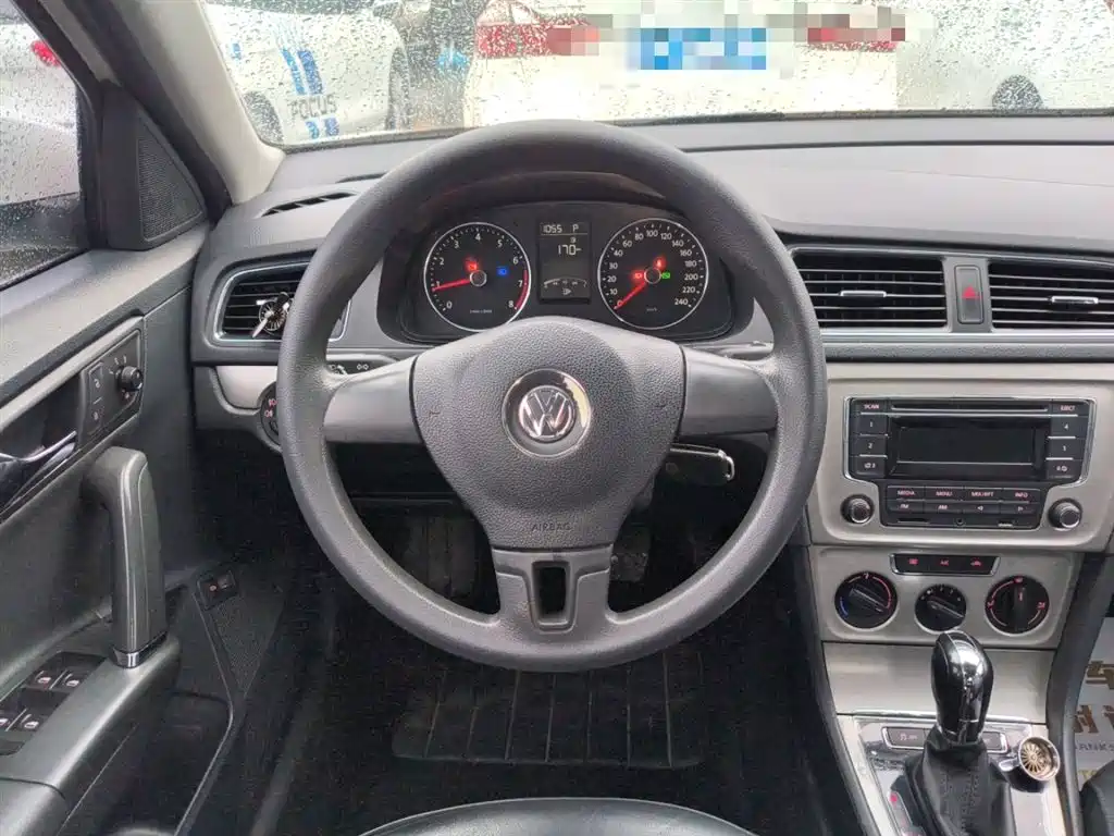 Volkswagen Lavida 2013 Facelift Classic 1.6L Automatic Comfort фото 11