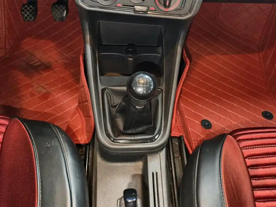Volkswagen Santana 2016 1.6L Manual Trend Edition фото 16