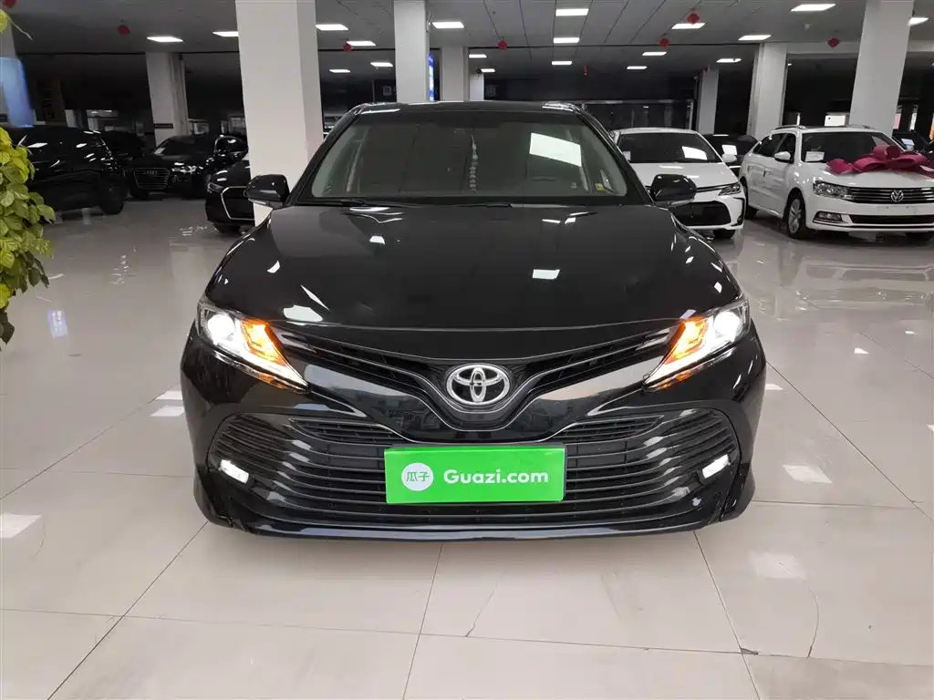 Toyota Camry 2018 2.0E Elite Edition фото 3