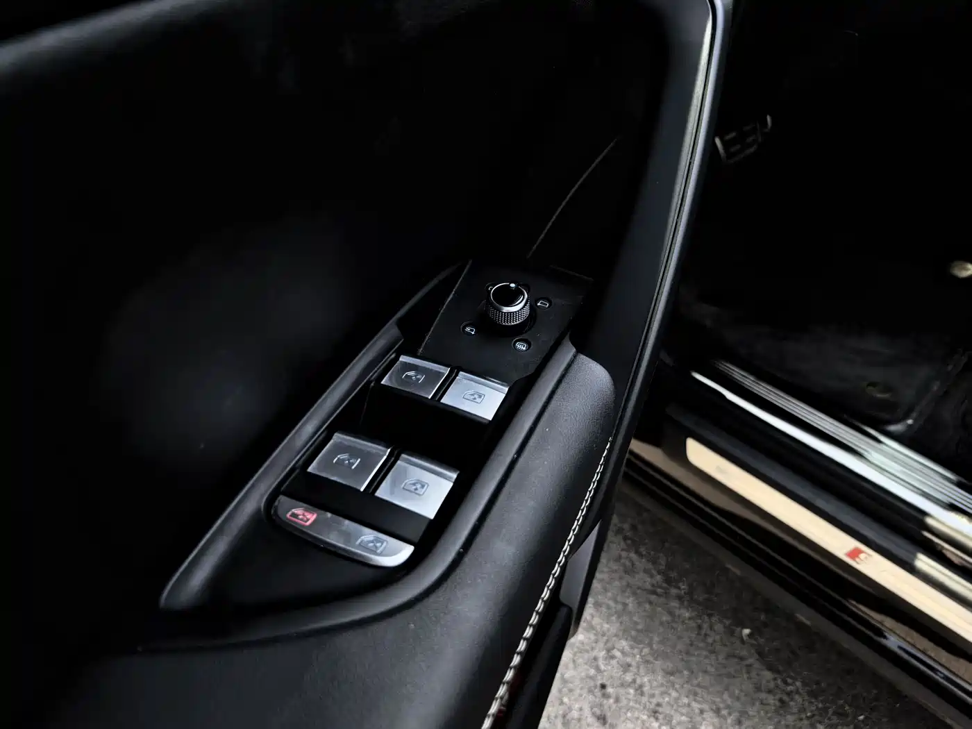 Audi Q5L 2024 Model 40 TFSI Luxury Dynamic фото 16