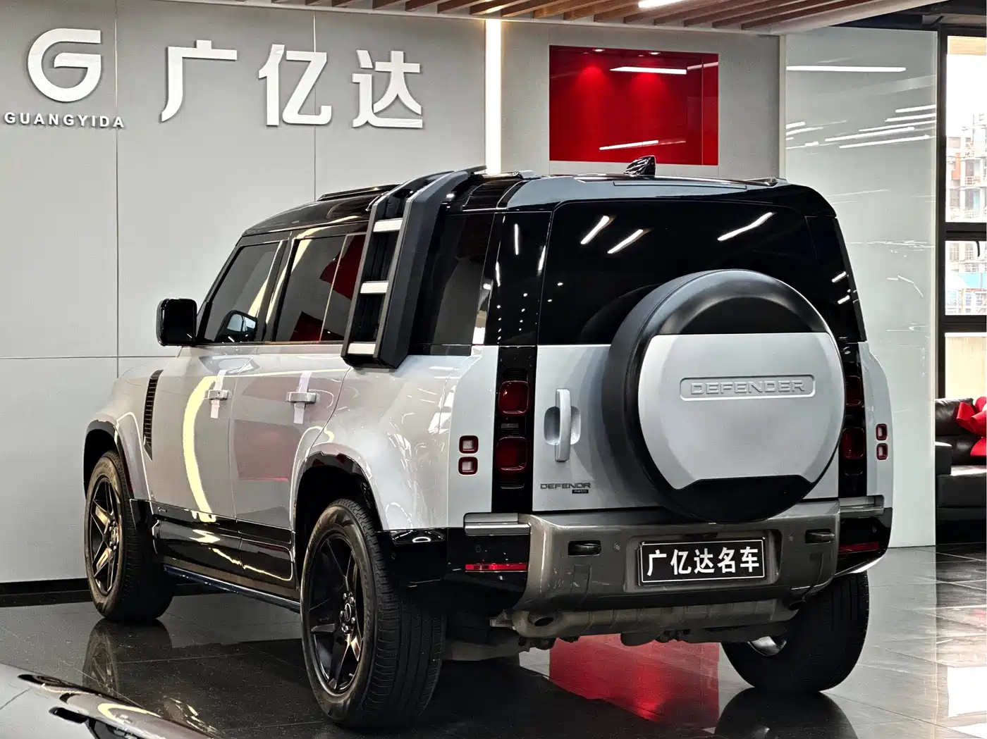 Land Rover Defender 2021 110 P400 X-DYNAMIC HSE фото 30