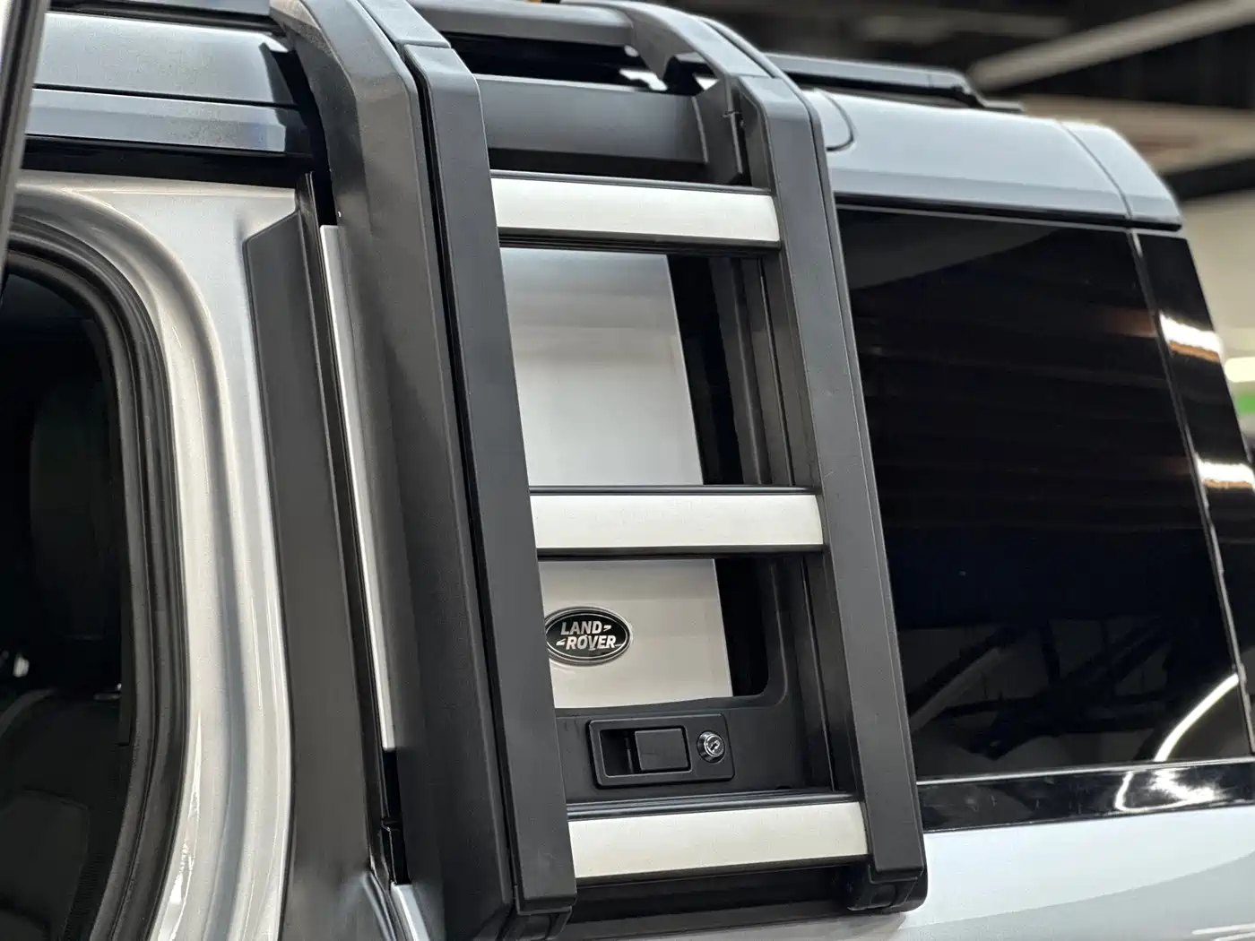 Land Rover Defender 2021 110 P400 X-DYNAMIC HSE фото 23