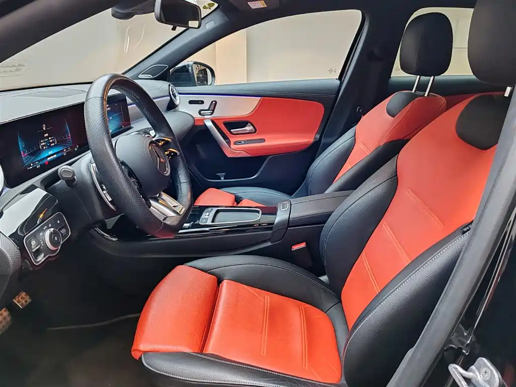 Mercedes-Benz A-Class AMG 2025 AMG A 35 L 4MATIC фото 14