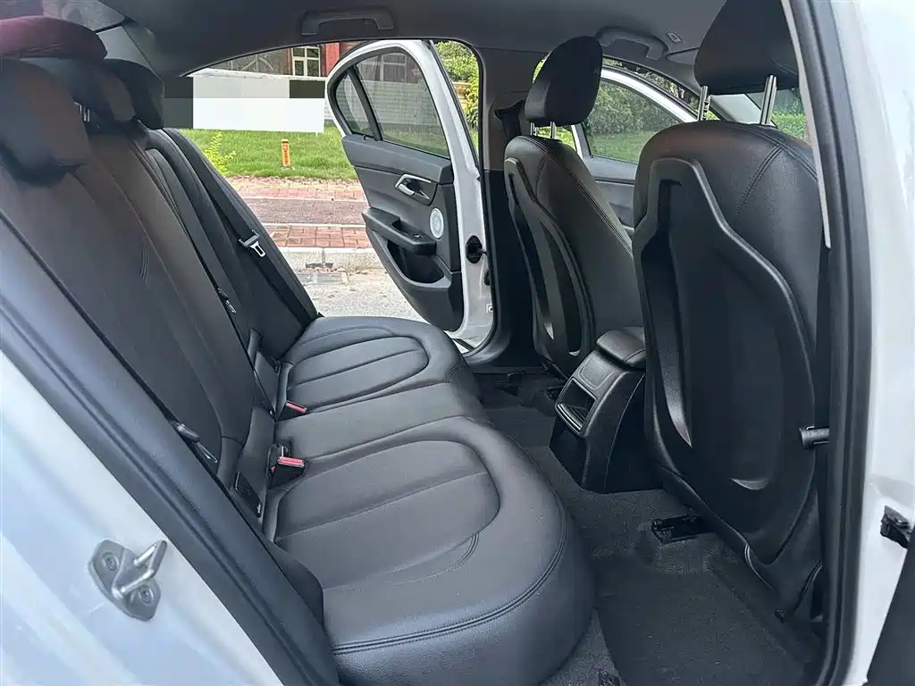 BMW 1 Series 2022 120i M Sport фото 11