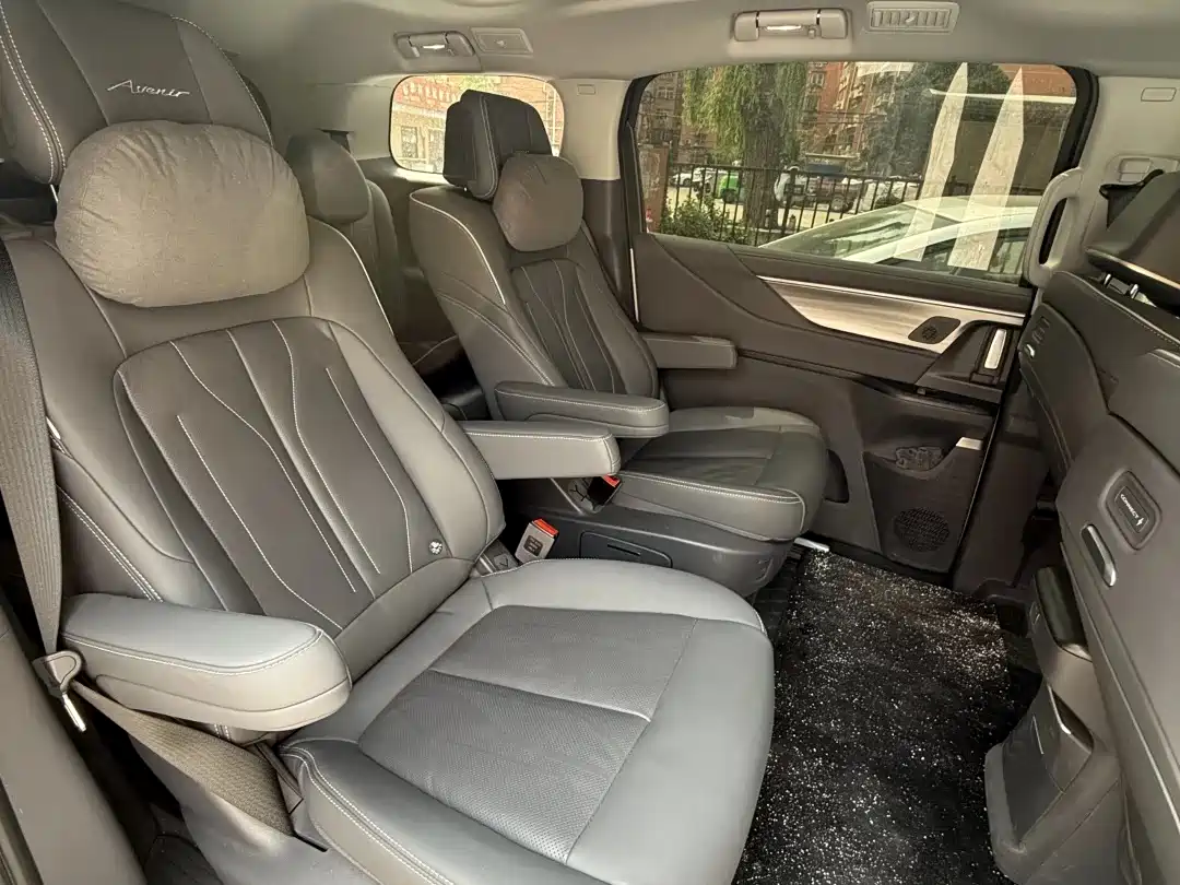 Buick GL8 New Energy 2026 Luzun Smart Luxury Avenir Edition фото 4
