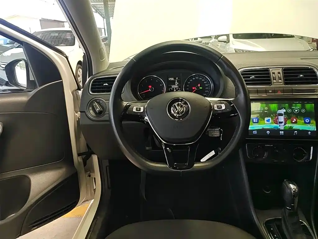 Volkswagen Polo 2016 1.6L Automatic Comfort фото 11