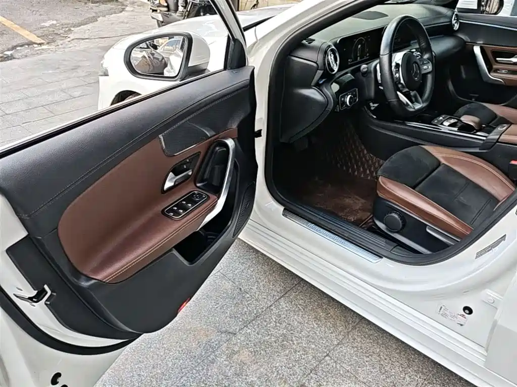 Mercedes-Benz A-Class 2019 A 180 L Sport Sedan фото 16