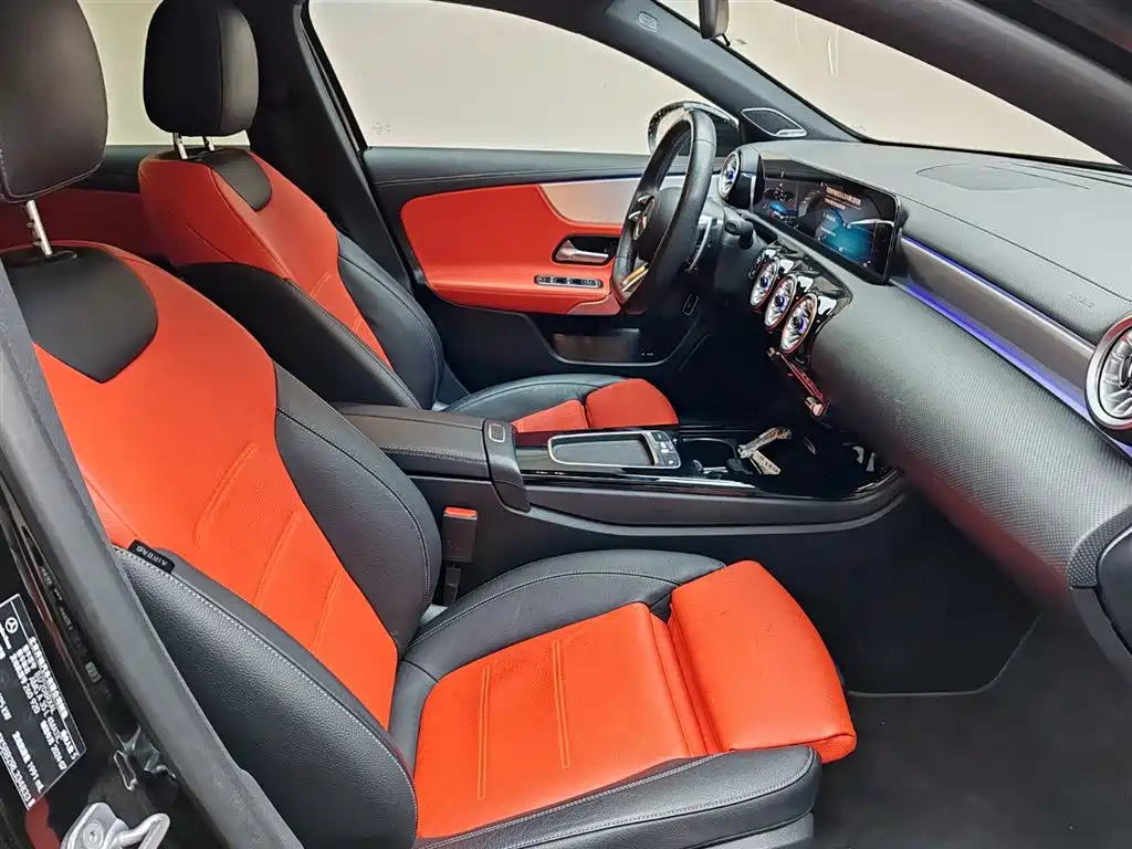 Mercedes-Benz A-Class AMG 2025 AMG A 35 L 4MATIC фото 15