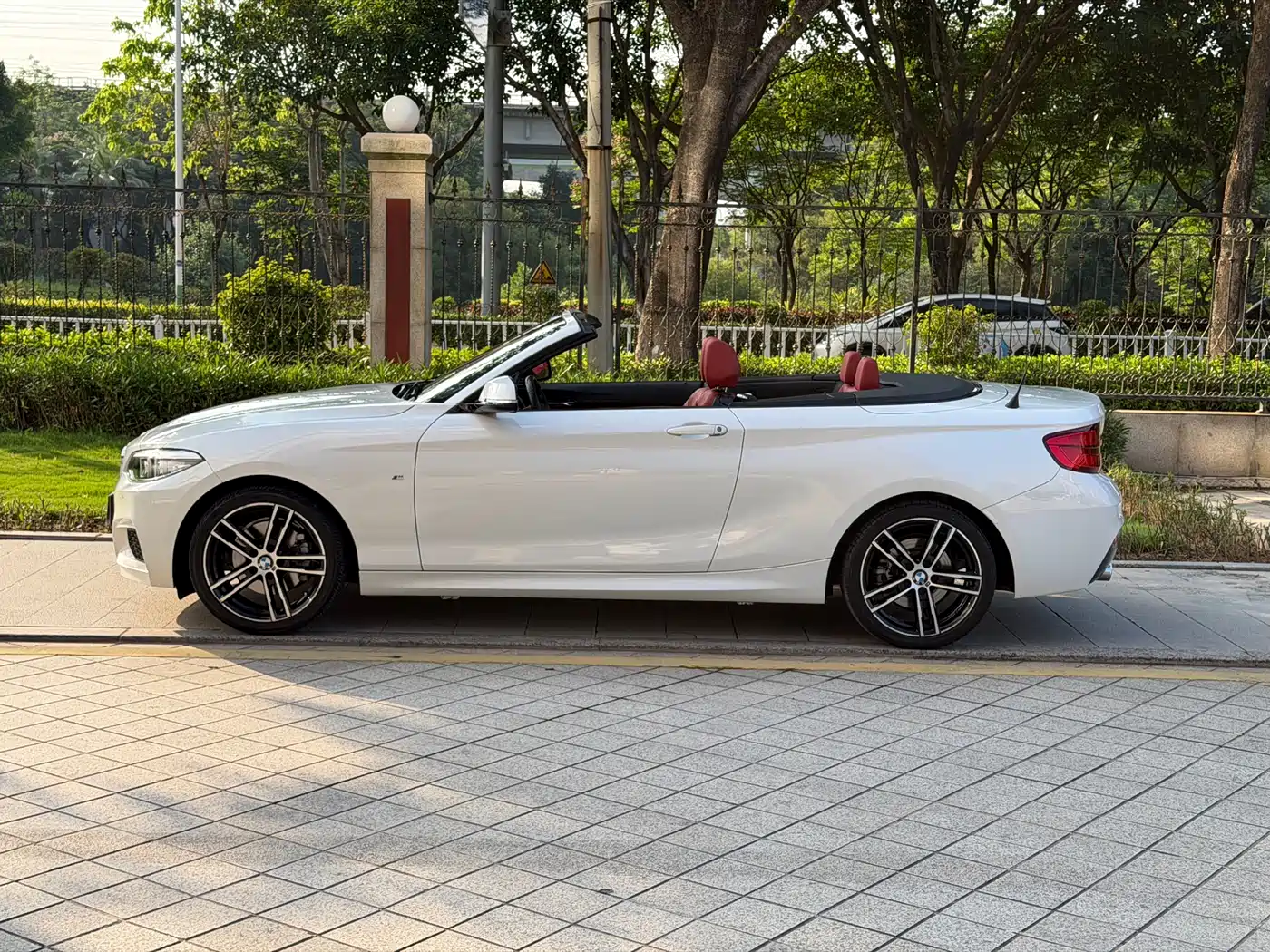 BMW 2 Series (Import) 2018 225i Convertible Coupe Premium M Sport Package фото 4