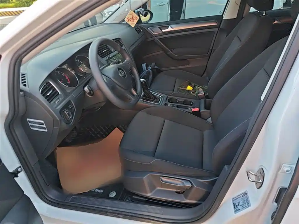 Volkswagen Golf 2016 1.6L Automatic Fashion фото 15