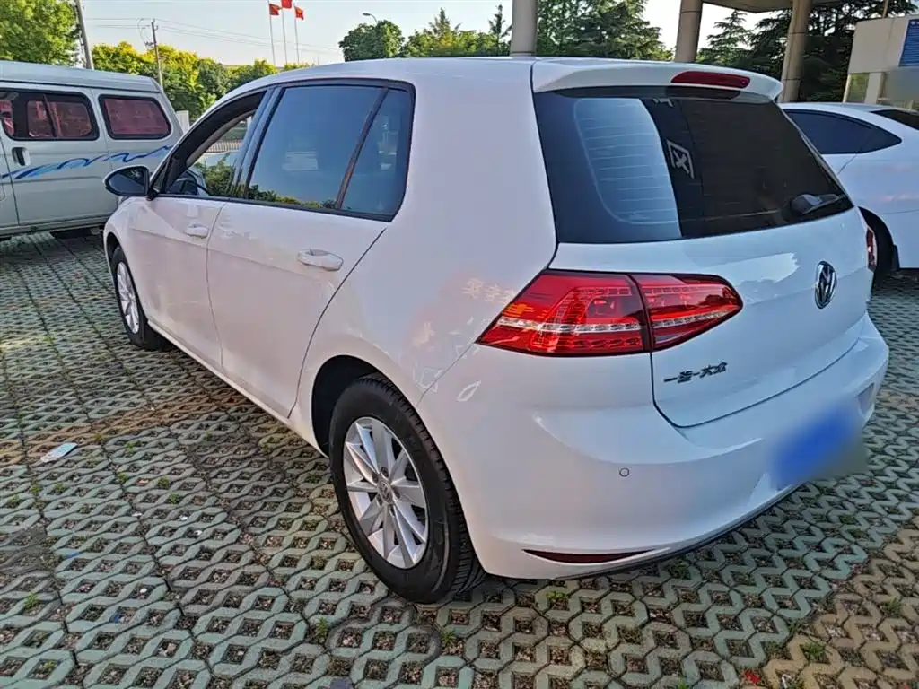 Volkswagen Golf 2016 1.6L Automatic Fashion фото 5
