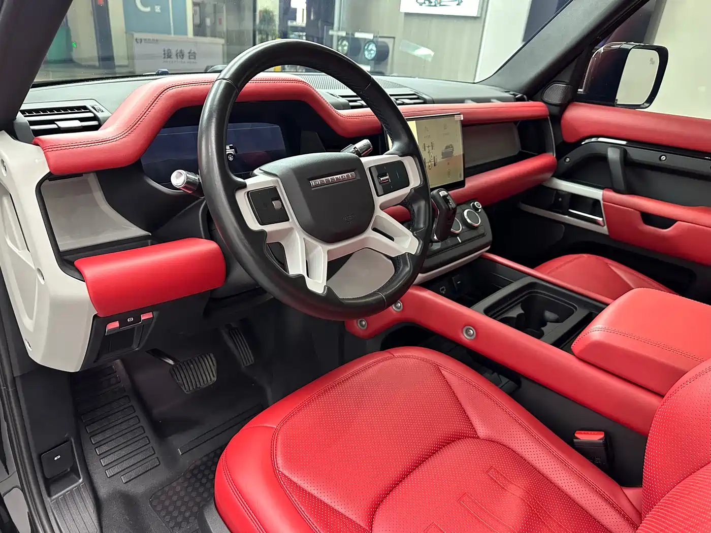 Land Rover Defender 2021 110 P400 SE фото 7